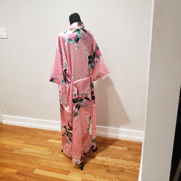 Pink Robe - Picture 3 of 3